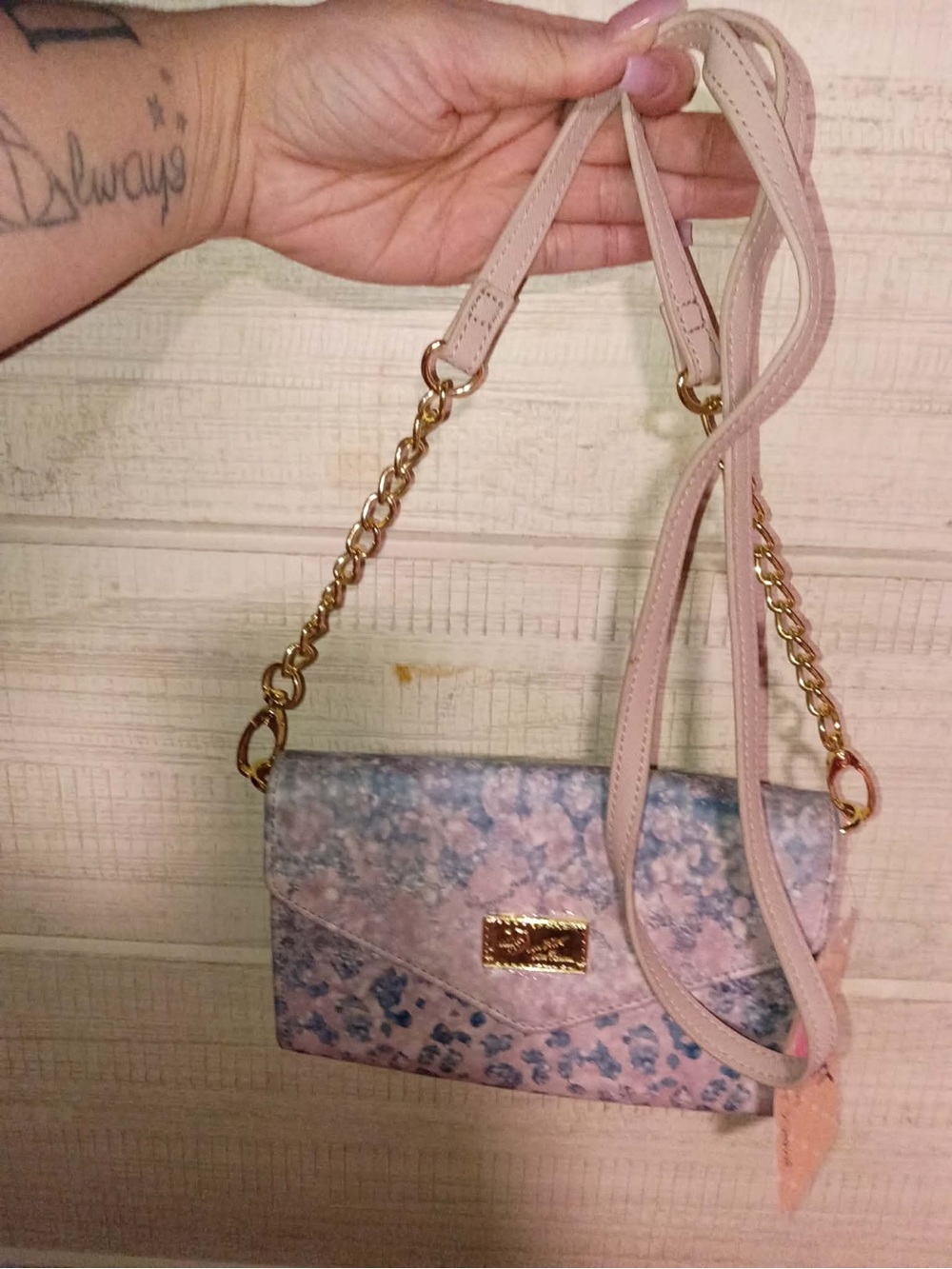 Betsey Johnson Pink Floral Print Crossbody Bag with Gold Chain - Picture 3 of 8